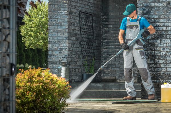 Outside House Cleaning in San Rafael